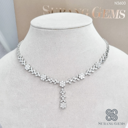 สร้อยคอเพชรห้อยจี้กระจุกดอกไม้