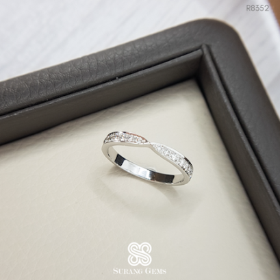 diamond band in 18k white gold