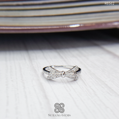 diamond ring in 18k white gold