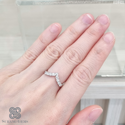 แหวนเพชรแถวทรงวี