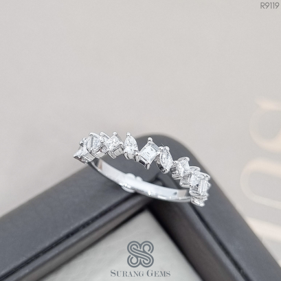 แหวนเพชรแฟนซีแถว เรือนทองขาว18k