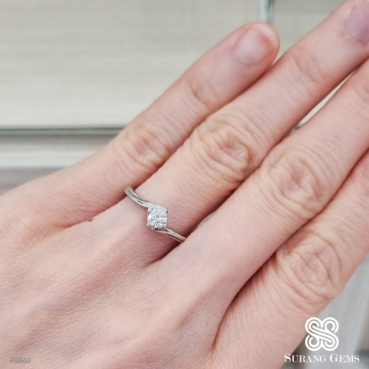 Diamond solitaire ring