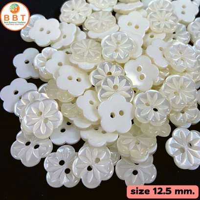 Buttons made of pearl, shiny, flower shape, size 12.5 mm.