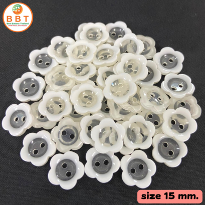 Buttons in the shape of white flowers, size 15 mm