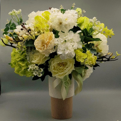 แจกันดอกไม้ประดิษฐ์ ของขวัญแสดงความยินดี หรือ ตกแต่งสำนักงาน ดีไซน์ Luxury ดอกไม้ประดิษฐ์เกรดพรีเมียม สวยหรูทนทาน สะท้อนรสนิยม"