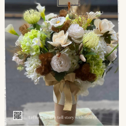 แจกันดอกไม้ประดิษฐ์ ของขวัญแสดงความยินดี หรือ ตกแต่งสำนักงาน ดีไซน์ Luxury ดอกไม้ประดิษฐ์เกรดพรีเมียม สวยหรูทนทาน สะท้อนรสนิยม"