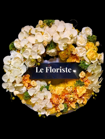 พวงมาลาดอกไม้สด ดอกไม้ประดิษฐ์ แบบ Modern-Thaiไทยจาก Le Floriste ออกแบบประณีตด้วยดอกไม้คุณภาพดีในโทนฟ้า&ndash;ครีม เพิ่มความงดงาม สง่างาม และเหมาะสมสำหรับการไว้อาลัยในพิธีสำคัญ เหมาะสำหรับองค์กรและบุคคลที่ต้องการแสดงความเคารพอย่างสมเกียรติ พร้อมบริการจัดส่งถึงว