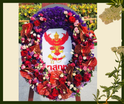 พวงมาลาดอกไม้สด ดอกไม้ประดิษฐ์ แบบ Modern-Thaiไทยจาก Le Floriste ออกแบบประณีตด้วยดอกไม้คุณภาพดีในโทนฟ้า&ndash;ครีม เพิ่มความงดงาม สง่างาม และเหมาะสมสำหรับการไว้อาลัยในพิธีสำคัญ เหมาะสำหรับองค์กรและบุคคลที่ต้องการแสดงความเคารพอย่างสมเกียรติ พร้อมบริการจัดส่งถึงว