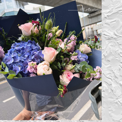 ช่อดอกไม้สดสีสันสดใส Le Floriste สำหรับแสดงความยินดี/รับปริญญา 