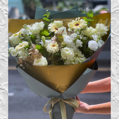 ช่อดอกไม้สดสีสันสดใส Le Floriste สำหรับแสดงความยินดี/รับปริญญา 