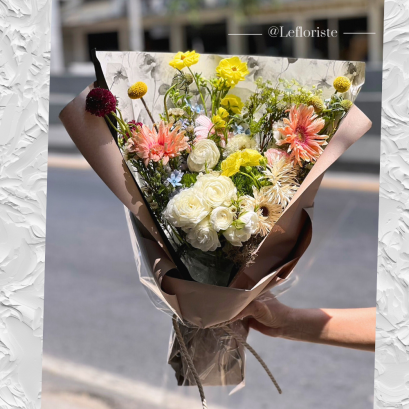 ช่อดอกไม้สดสีสันสดใส Le Floriste สำหรับแสดงความยินดี/รับปริญญา 