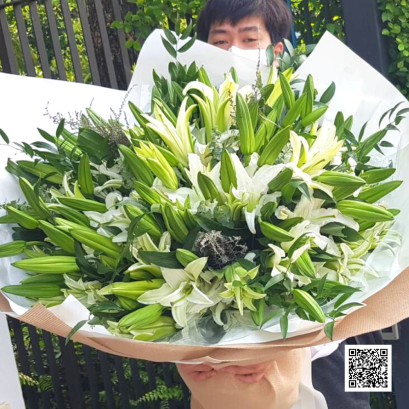 lily,ช่อดอกไม้พรีเมียม ที่รังสรรค์อย่างพิถีพิถัน สั่งดอกไม้ Le Floriste จัดส่งถึงมือผู้รับอย่างรวดเร็วและปลอดภัย"