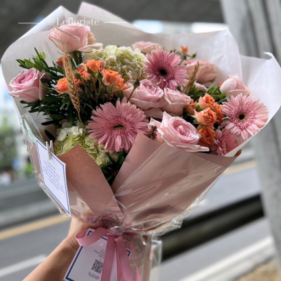 ช่อดอกไม้พรีเมียม ที่รังสรรค์อย่างพิถีพิถัน สั่งดอกไม้ Le Floriste จัดส่งถึงมือผู้รับอย่างรวดเร็วและปลอดภัย