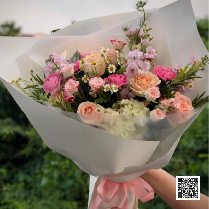 "ช่อดอกไม้สื่อรัก ช่อกุหลาบนำเข้า ที่พร้อมสะกดทุกสายตา มอบความทรงจำดีๆ ในวันครบรอบของคุณ สั่งช่อดอกไม้ Le Floriste วันนี้"