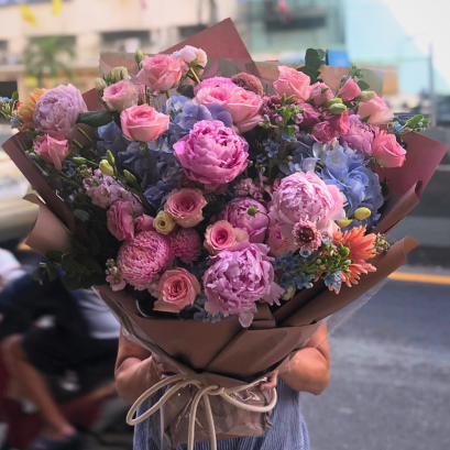 ช่อดอกไม้สดสีสันสดใส Le Floriste สำหรับแสดงความยินดี/รับปริญญา 
