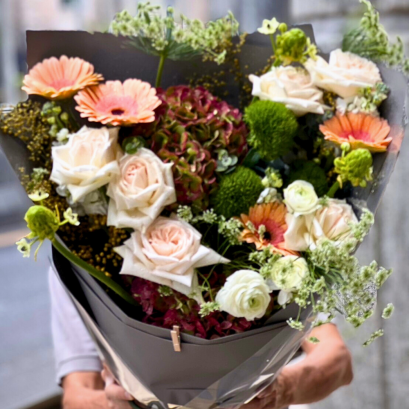 ช่อดอกไม้สดสีสันสดใส Le Floriste สำหรับแสดงความยินดี/รับปริญญา (