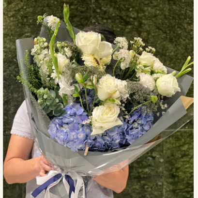 ช่อดอกไม้สดสีสันสดใส Le Floriste สำหรับแสดงความยินดี/รับปริญญา (