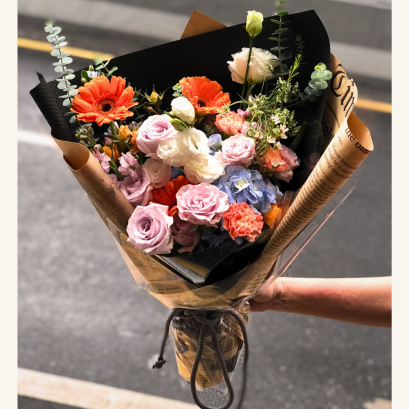 ช่อดอกไม้สดสีสันสดใส Le Floriste สำหรับแสดงความยินดี/รับปริญญา (