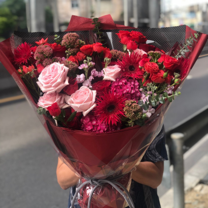 ช่อดอกไม้สดสีสันสดใส Le Floriste สำหรับแสดงความยินดี/รับปริญญา (