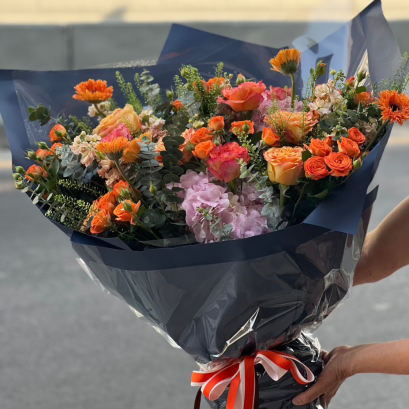 ช่อดอกไม้สดสีสันสดใส Le Floriste สำหรับแสดงความยินดี/รับปริญญา (