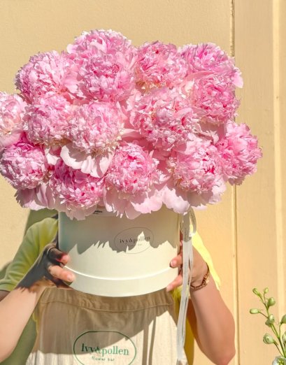 The Peony Edit-Classic BoxM (30 stems)