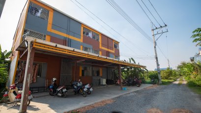 Income 657,600 bath/years yield6% full building tenants!! Selling apartments 20 rooms near Lardkrabang industrial.
