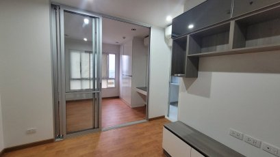 Very New! Seem like first-hand. Sales The President Phetkasem–Bangkhae Condominium. Near MRT Laksong and The Mall Bangkae! You can buy 2 rooms in special price for making an adjoining room!