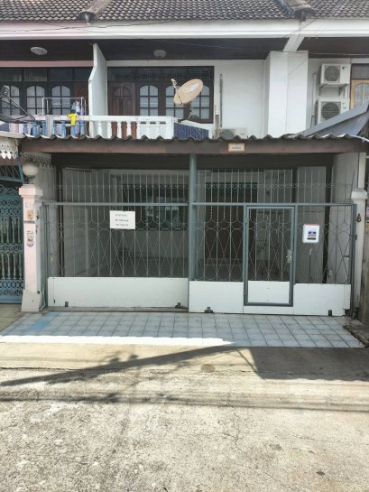 Townhouse 2nd floor for​ rent!! Nearly MRT Sri-iam just​ 5​ minute.​