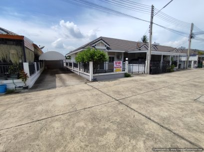 Townhouse with beautiful mountain view !!! Townhouse for sale 1-storey townhome 29.2 sq.wah Chonsiri View Village , Huakunjai , Ban Bueng , Chonburi , only 15 minutes to the MG factory.