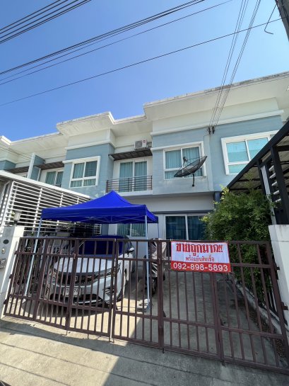 卖的很便宜‼️联排别墅，位置好‼️Novo Ville 村,  Wongwaen 路- Lam Luk Ka, Khlong 5, 巴吞他尼府!!! 面积 23.9 平方哇，2 房 2 卫，非常好的位置！！️近 Kanchanaphisek Bang Pa-in-Bang Na 高速公路， 近玛瑞市场