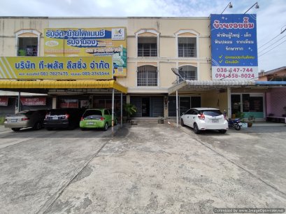 商厦，地段好，适合买卖，做生意！！！ 出售春武里3层商业楼1单元，十字路口旁到Phanat Nikhom，30.7平方哇