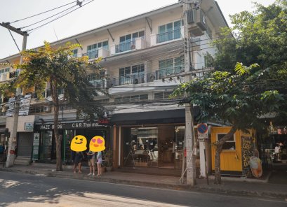 出售位于Tha Pae 步行街罕见的商业楼！ 清迈拉查达蒙路！！ 适合各种商业！！