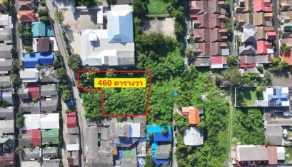 难找的地势！！ 离MRT Ramintra站仅 700 米 6 公里，出售土地 460 平方哇Ramintra 65 巷，适合投资做公寓或豪华独立别墅 ，特价！！