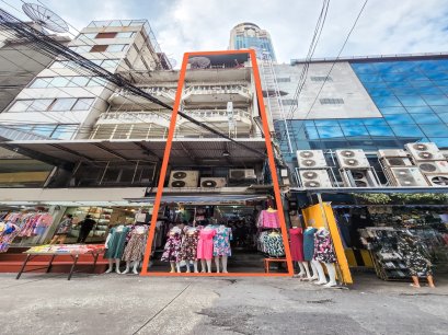 商业区，黄金地段！！ 出租商厦 在Pratunam的中心，Ratchaprarop 1巷，靠近 Baiyoke 玉叶大厦，全年都可以交易，急！！
