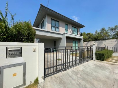低价卖！！！ SC Asset项目Pracha Uthit 90 Pave Village拐角处独栋别墅，面积59.6平方哇，位置优越。