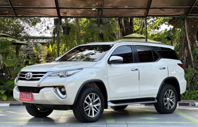 TOYOTA FORTUNER 2.4 V 4WD A/T 2018 สีขาว (AAA) 9-10