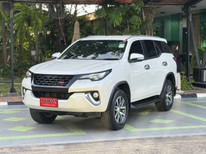 TOYOTA FORTUNER 2.4 V A/T 2017 สีขาว (LM0382) 6-7