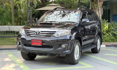 TOYOTA FORTUNER CHAMP 2.5 V A/T 2014 (LN0110) 4-5