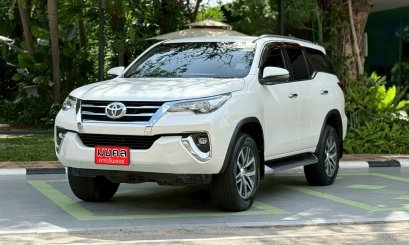 TOYOTA FORTUNER 2.4 V A/T 2019 สีขาว (LN0132) 8-9
