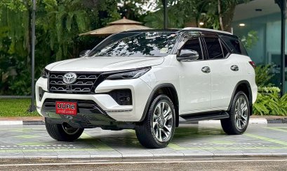 TOYOTA FORTUNER COMMANDER 2.4 A/T 2022 สีขาว-ดำ (LN0290) 10-11