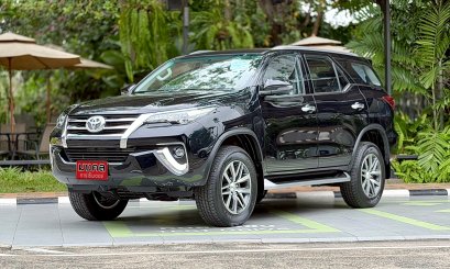 TOYOTA FORTUNER 2.4 V A/T 2019 สีดำ (LN0334) 9-10