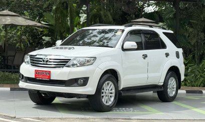 TOYOTA FORTUNER CHAMP 2.5 G M/T 2012 สีขาว (LN0341) 3-4