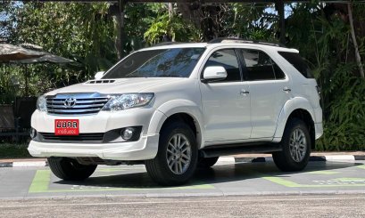 TOYOTA FORTUNER CHAMP 3.0 V A/T 2013 สีขาว (LP0025) 4-5