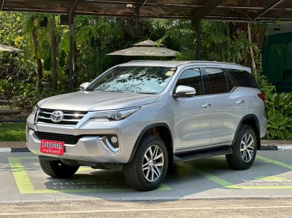 TOYOTA FORTUNER 2.4 V  A/T 2016 สีเทา (LP0058) 5-6