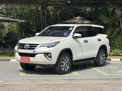 TOYOTA FORTUNER 2.4 V A/T 2016 สีขาว ( LP0088 ) 6-7