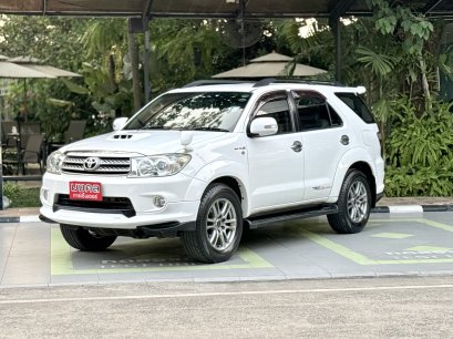 TOYOTA FORTUNER 3.0 V 4WD A/T 2011 สีขาว(LP0099) 4-5