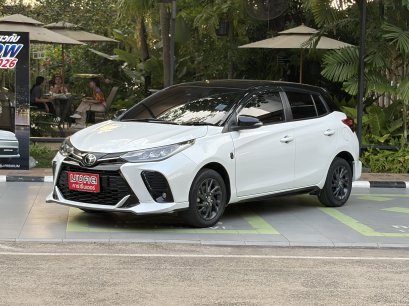 TOYOTA YARIS 1.2 60th  ANIVERSARY A/T 2022 สีขาว-ดำ (LP0107) 4-5