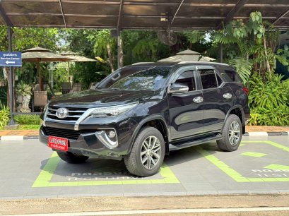 TOYOTA FORTUNER 2.4 V A/T 2017 สีดำ ( LP0128 ) 6-7