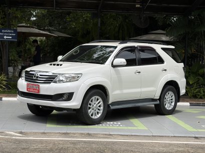 TOYOTA FORTUNER CHMAP 3.0 V A/T 2012 สีขาว ( LP0178 ) 4-5