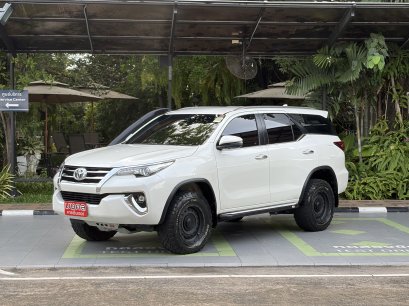 TOYOTA FORTUNER 2.4 V 4WD A/T 2018 สีขาว ( LP0185 ) 9-10